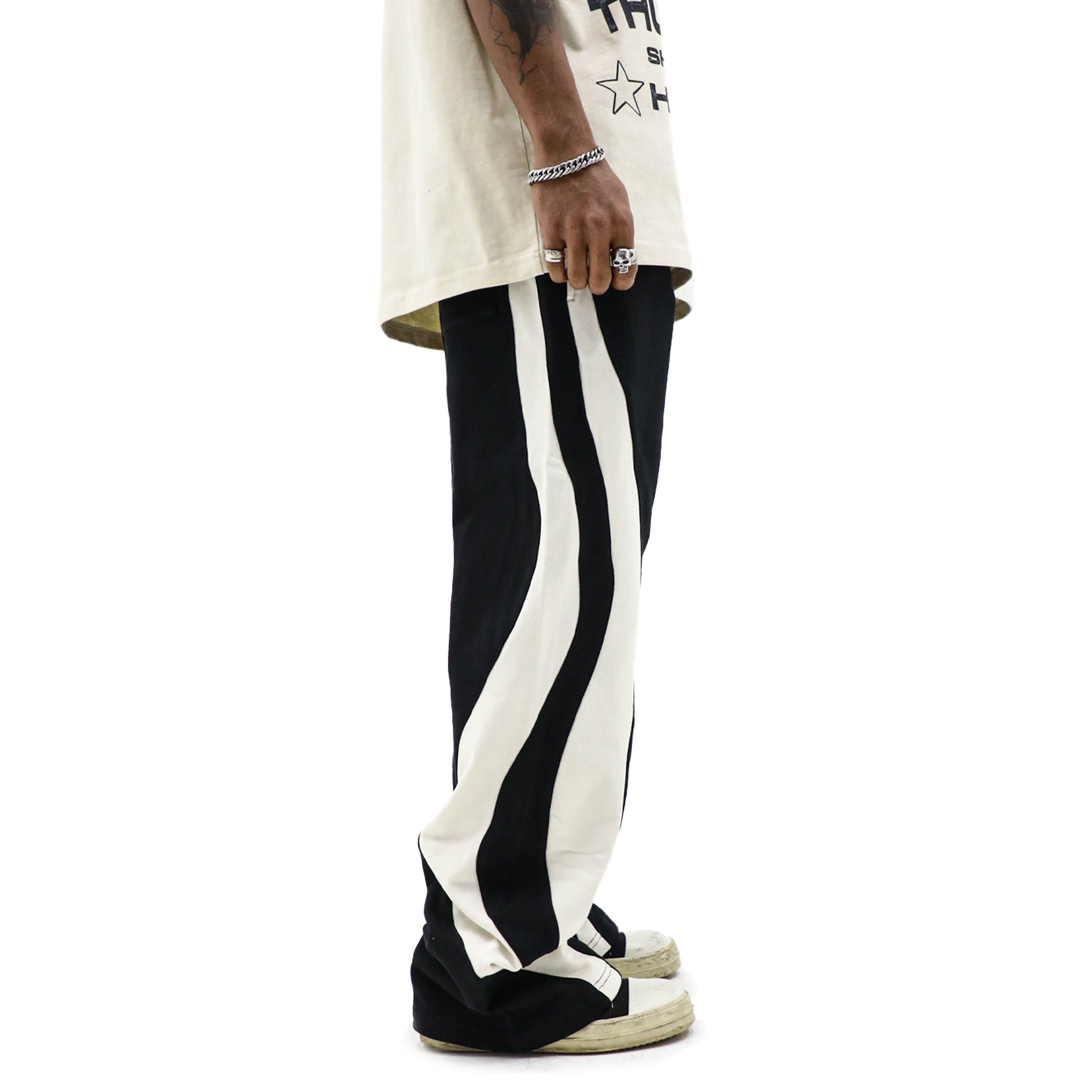 EPTM Montana sweatpants showing a relaxed fit in soft fabric with adjustable drawstring waistband and cuffed ankles.