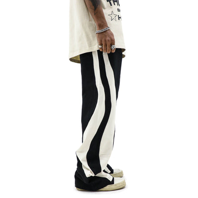 EPTM Montana sweatpants showing a relaxed fit in soft fabric with adjustable drawstring waistband and cuffed ankles.